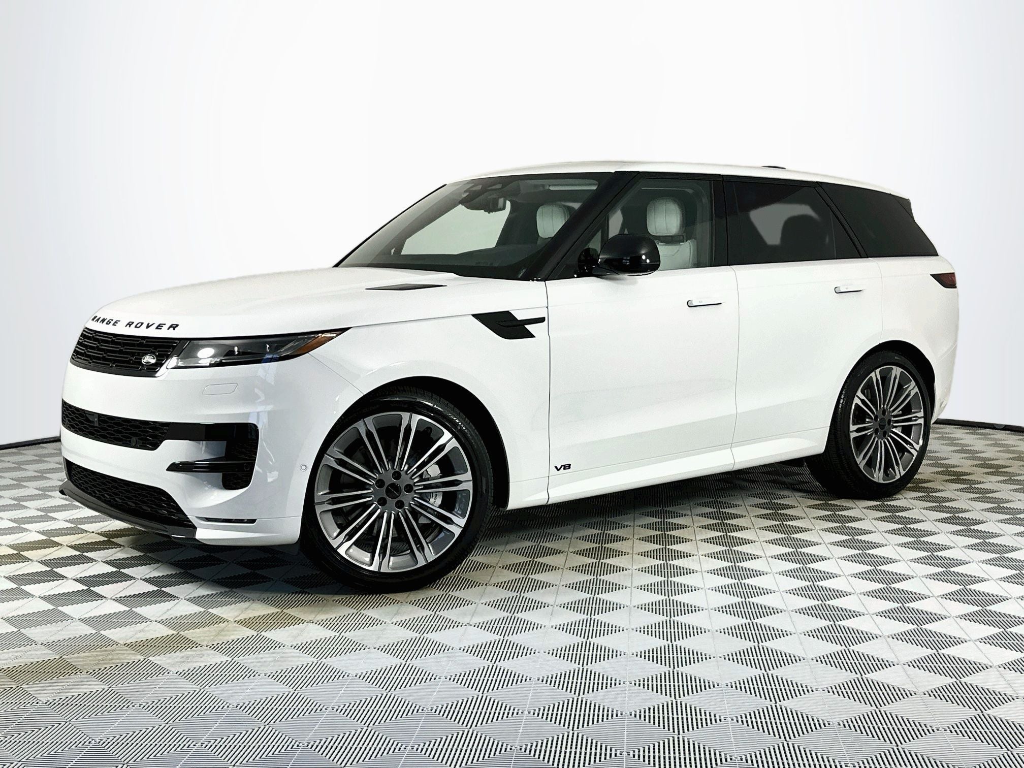 2026 Land Rover Range Rover Sport Dynamic SE in Fuji White — front three-quarter view
