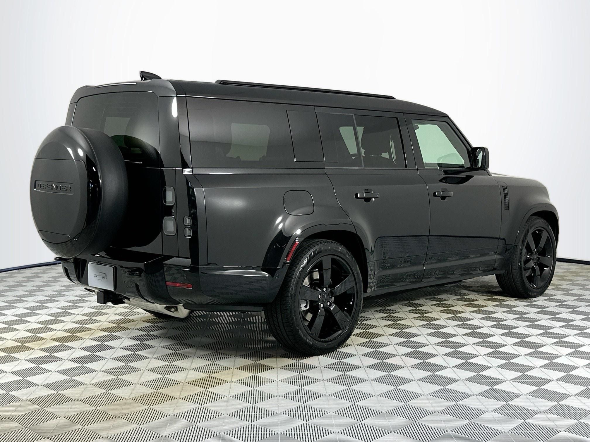 2026 Land Rover Defender 130 — detail view