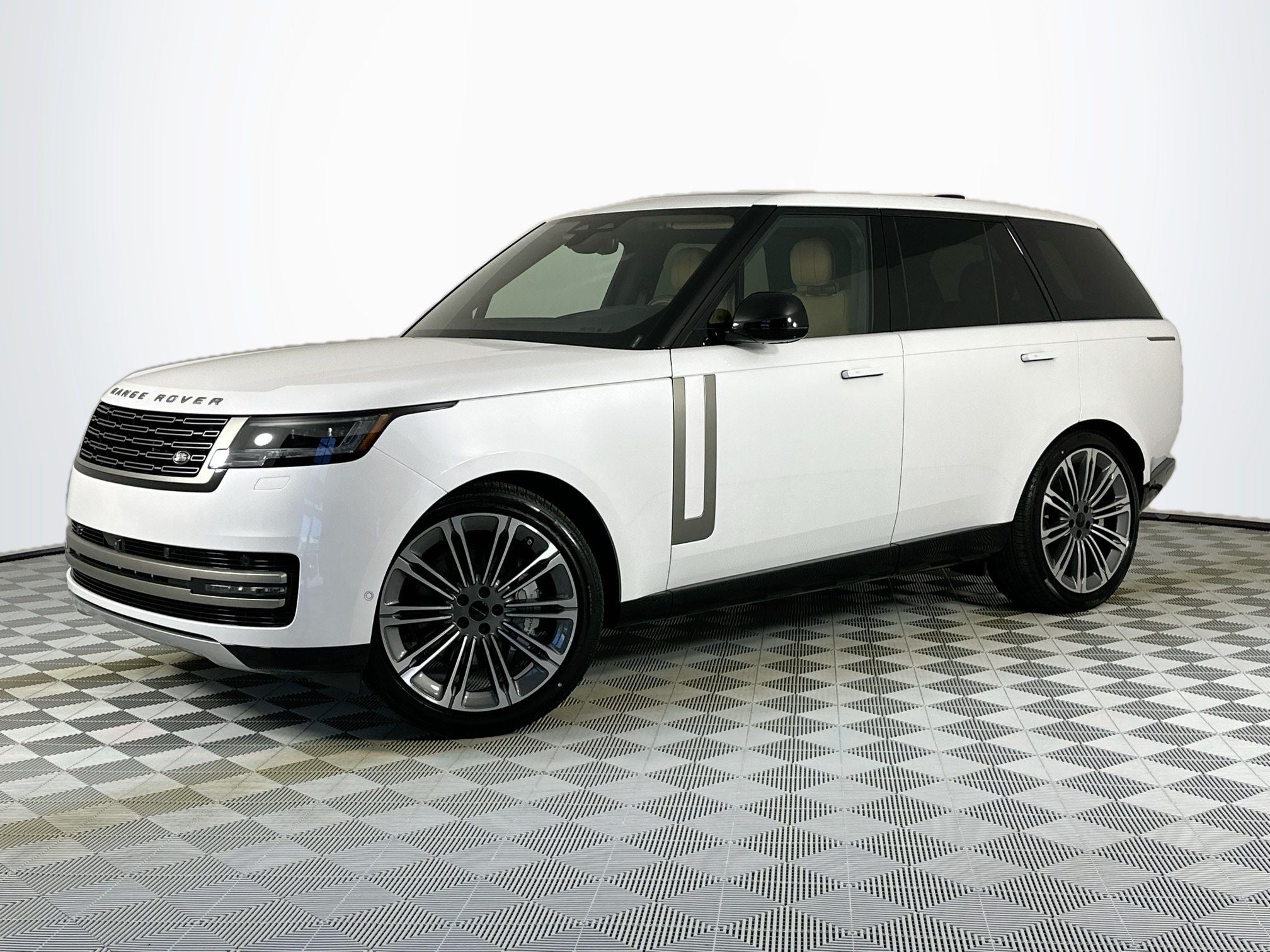 2026 Land Rover Range Rover SE in Ostuni Pearl White Premium Metallic — front three-quarter view